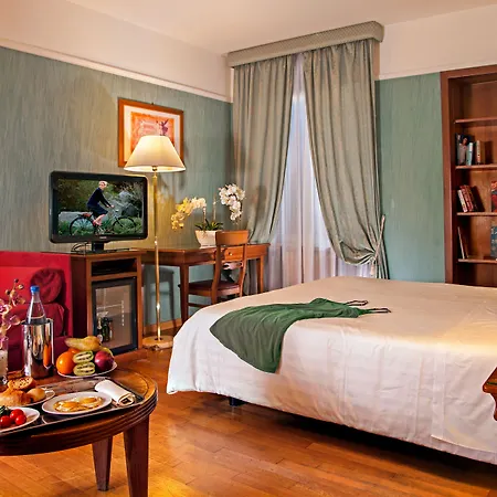 Cosmopolita Rome Colosseum, Tapestry Collection By Hilton